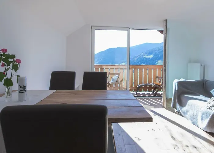 Poetzelberghof شقة